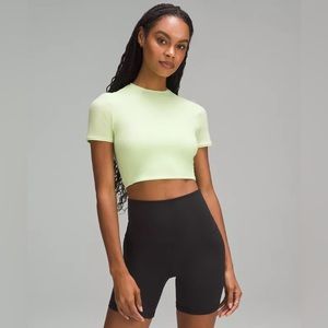 Lululemon wundermost nulu crewneck cropped tee shirt